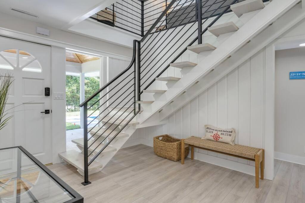 Luxury Beach House - 2Min Walk To Beach - Private Pool - Group & Dog Friendly هيلتون رئيس جزيرة المظهر الخارجي الصورة